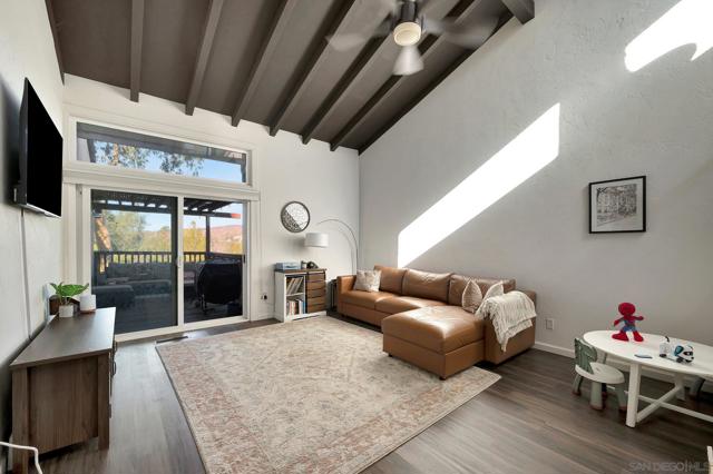 15755 Davis Cup Ln, Ramona CA: https://media.crmls.org/mediaz/22868e78-6272-4585-8aa7-925a5ddefcc5.jpg