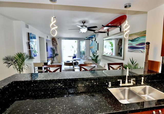 5410 La Jolla Blvd., La Jolla CA: https://media.crmls.org/mediaz/2286a66f-cce9-4398-9664-424645542956.jpg
