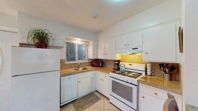 3360 Garfield Street, Carlsbad CA: https://media.crmls.org/mediaz/2286d3b6-2963-40a3-b9e2-2f819d2f63ef.jpg
