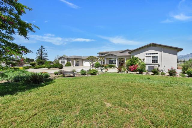 525 Heatherwood Estates Drive, Hollister CA: https://media.crmls.org/mediaz/2288258a-1674-4916-b8d7-7cbb9af56bda.jpg
