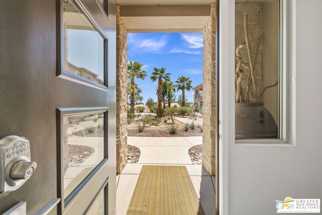 504 Retreat Circle, Palm Desert CA: https://media.crmls.org/mediaz/2288a44e-47ae-4e18-9cc3-6e8c6e0ce25e.jpg