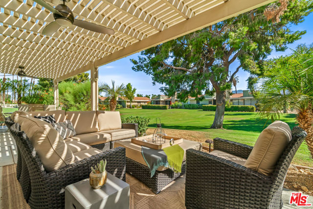 72305 Rodeo Way, Rancho Mirage CA: https://media.crmls.org/mediaz/22890465-f545-45c7-8708-077ee16ce323.jpg
