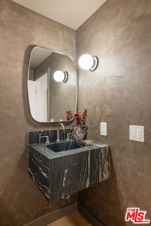 13600 Marina Pointe Drive, 604 photo 5