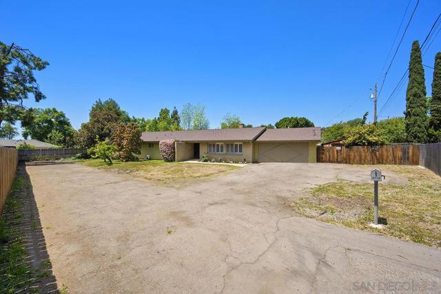 3718 Barbic Ct, Spring Valley CA: https://media.crmls.org/mediaz/22894b68-aadf-4f8e-a74c-b85692185f49.jpg