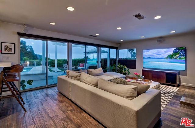 2224 Hercules Drive, Los Angeles CA: https://media.crmls.org/mediaz/2289e283-b568-4676-90dd-29ea4dd94964.jpg