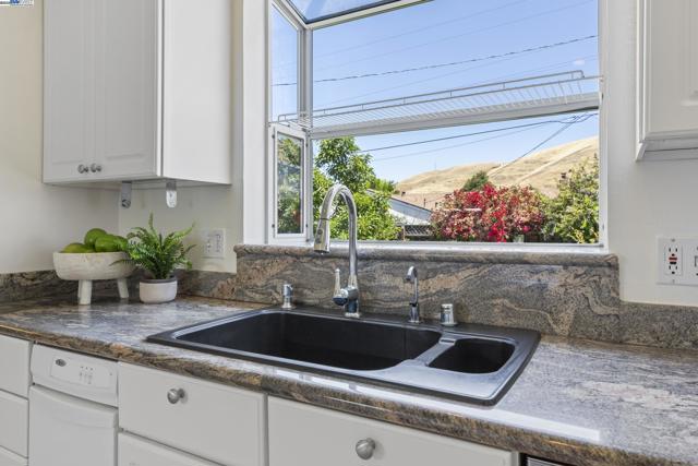 41938 Via San Carlos, Fremont CA: https://media.crmls.org/mediaz/228af849-ae7a-40bb-8dd5-9074d7dd824d.jpg