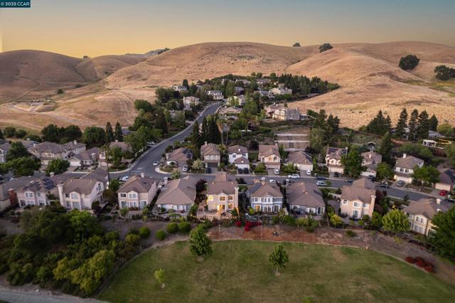 315 Glasgow Circle, Danville CA: https://media.crmls.org/mediaz/228b93a6-89b5-490a-89fe-43a1db33586b.jpg