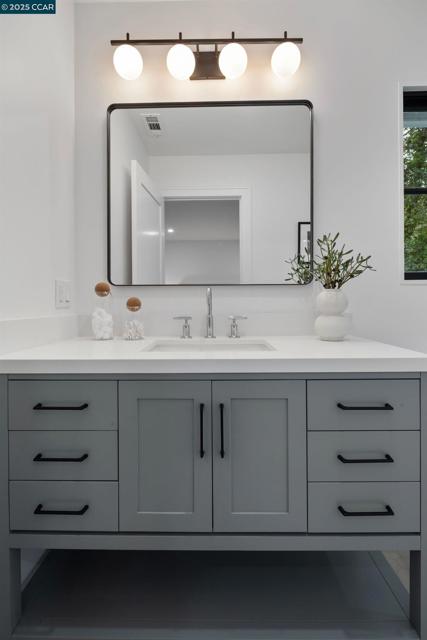 181 Lombardy Lane, Orinda CA: https://media.crmls.org/mediaz/228bc5b7-5a47-4cf8-90f6-37a0d51fea72.jpg