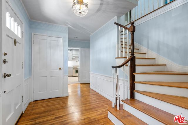 2427 Benedict Canyon Drive, Beverly Hills CA: https://media.crmls.org/mediaz/228bd35d-e40f-4610-bc03-8858b924a865.jpg