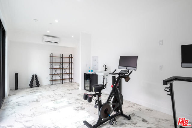 1016 N Martel Avenue, West Hollywood CA: https://media.crmls.org/mediaz/228bf18c-9ead-4577-afe4-a281620387eb.jpg