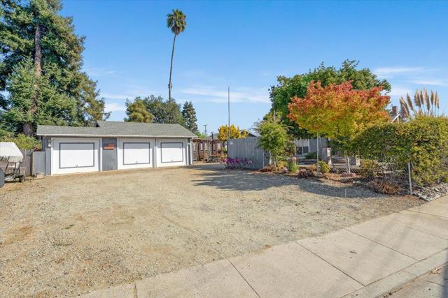 172 W Phillips Road, Watsonville CA: https://media.crmls.org/mediaz/228d2610-1944-41d1-9cfd-a1bcd4985d70.jpg