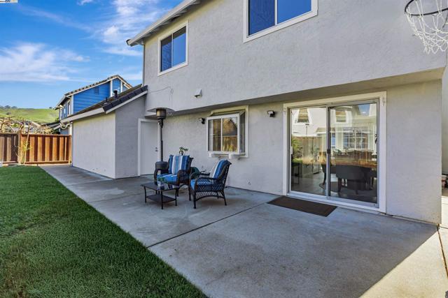 427 Summerwood Dr, Fremont CA: https://media.crmls.org/mediaz/228d4190-bfa7-497f-b755-8ad1e56424ed.jpg