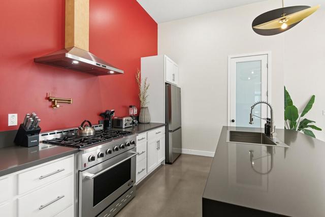 58654 Piedmont Drive, Yucca Valley CA: https://media.crmls.org/mediaz/228d6b06-eb4f-4ec0-9f5e-401e56cc3cd9.jpg