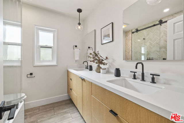 11023 Kling Street photo 14