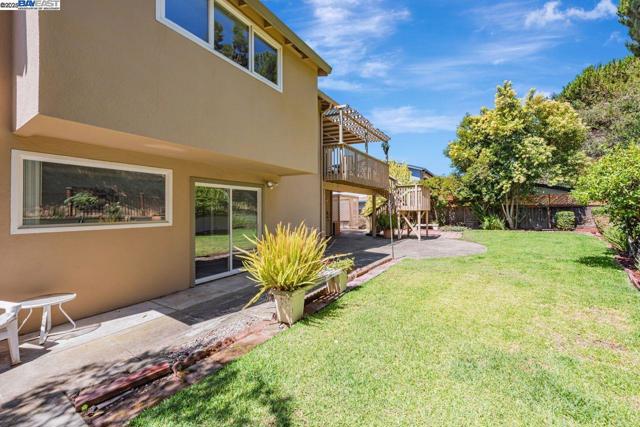32072 Chicoine Ave, Hayward CA: https://media.crmls.org/mediaz/228def17-e3f0-4988-bc72-8bcf5e7c5481.jpg