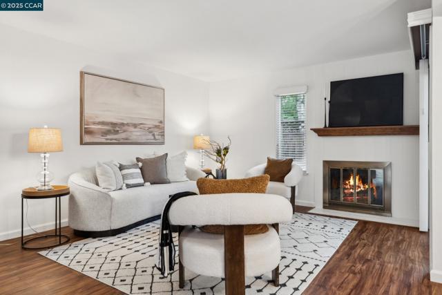 136 Garden Creek Pl, Danville CA: https://media.crmls.org/mediaz/228df50a-37e9-4122-ad64-7d2ff81792ec.jpg