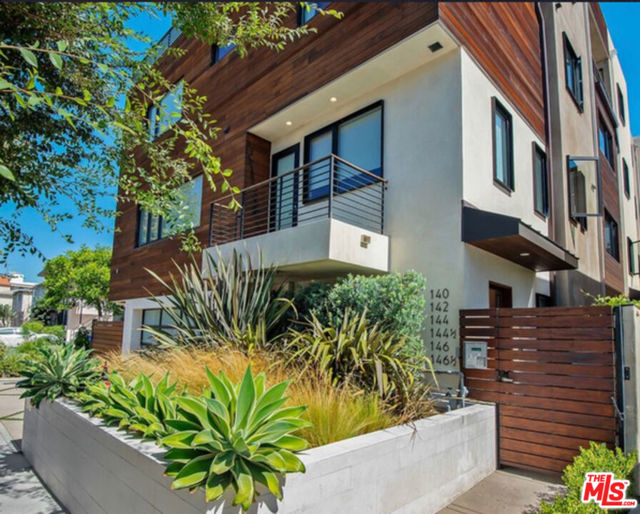 140 S Hayworth Avenue, Los Angeles CA: https://media.crmls.org/mediaz/228e2057-4120-47ce-8401-270dc20ea1ab.jpg