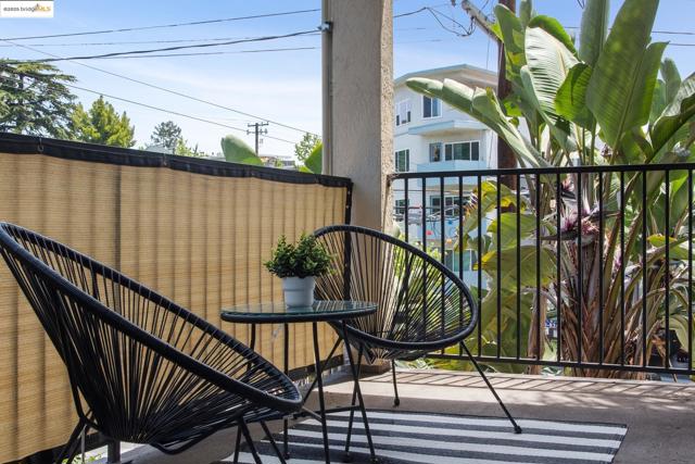 85 Vernon St, Oakland CA: https://media.crmls.org/mediaz/228e6c82-54a2-4c18-a8ca-fc9eb8ca8cd6.jpg