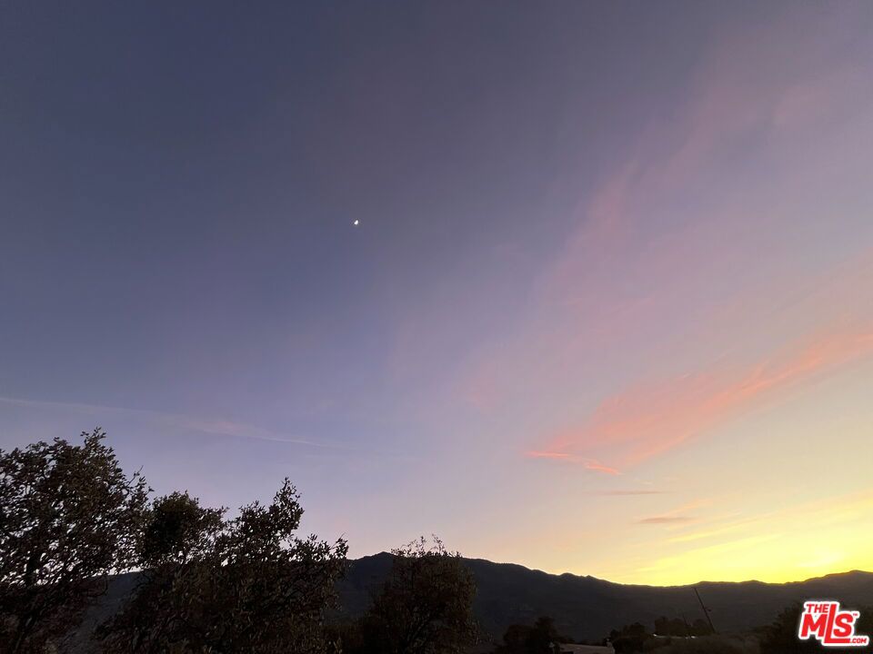 https://media.crmls.org/mediaz/228e9d2c-28d7-44fc-9f51-5967c944df35.jpg?preset=X-Large