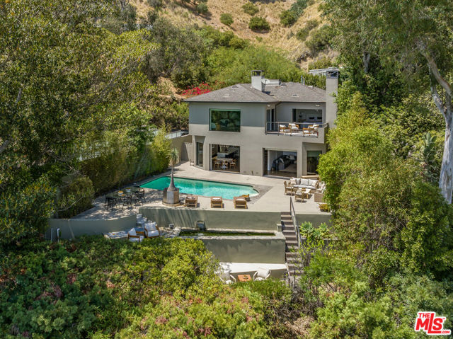 8540 Hedges Way, Los Angeles CA: https://media.crmls.org/mediaz/228efc2c-8155-4449-a37f-385110292849.jpg