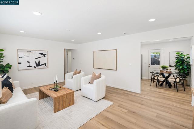 3225 Cowell Rd, Concord CA: https://media.crmls.org/mediaz/228fc265-28cf-4a18-9346-c2068338c770.jpg