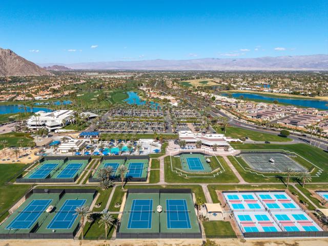 79798 Olympia, La Quinta CA: https://media.crmls.org/mediaz/228ff392-c5e1-43b6-a0b3-826609ee02f5.jpg