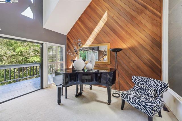 391 Oak Ln, Pleasanton CA: https://media.crmls.org/mediaz/228ffdca-87fe-456b-8f0f-fb3abca1b8e7.jpg