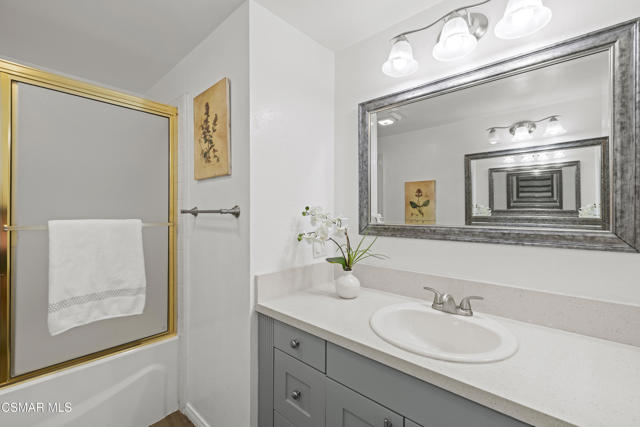 287 Golden Fern Court, Simi Valley CA: https://media.crmls.org/mediaz/229024fb-44f3-48fd-9916-31a0339bf7c5.jpg