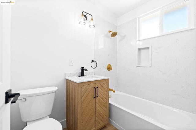 716 Williams Dr, Richmond CA: https://media.crmls.org/mediaz/22902681-362f-45b3-aef9-4f4ad9d41740.jpg