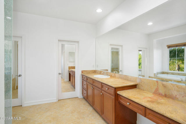 4940 Corral Street, Simi Valley CA: https://media.crmls.org/mediaz/22915ac0-5e26-47c7-8367-d1ebf6906a58.jpg
