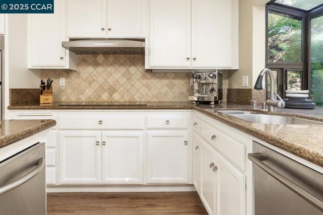 311 Valley High Dr, Pleasant Hill CA: https://media.crmls.org/mediaz/229211d5-070f-41af-8764-994f722b6a0e.jpg