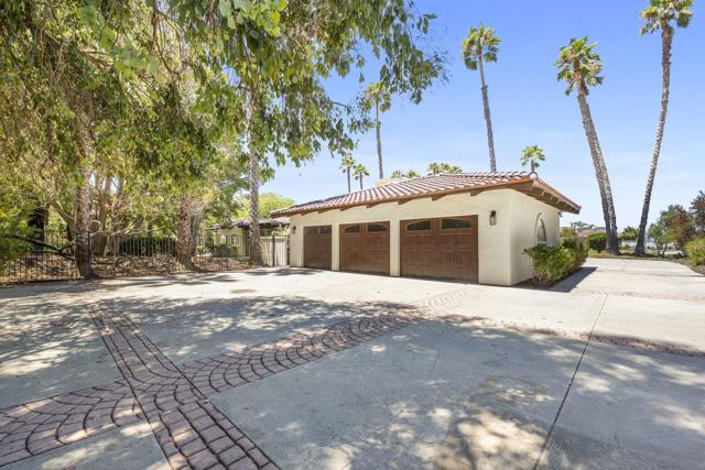 17601 Valle Verde, Poway CA: https://media.crmls.org/mediaz/229259b8-65fd-45e7-a28a-ceb26a00104a.jpg