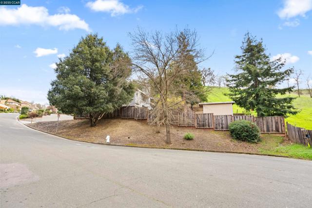 110 Costanza Drive, Martinez CA: https://media.crmls.org/mediaz/229300cf-793b-43b8-b02b-8d22f6c32ac3.jpg