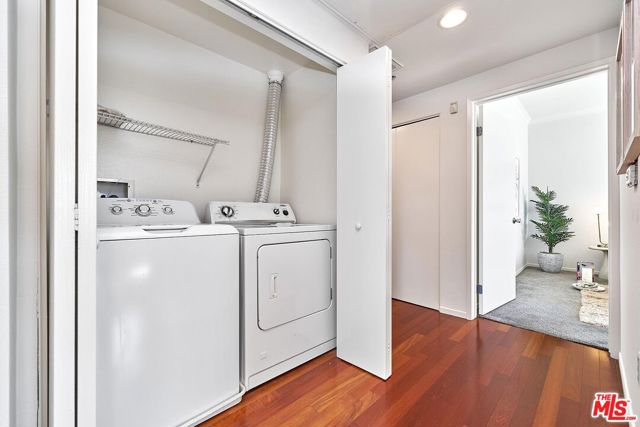 906 S Serrano Avenue, Los Angeles CA: https://media.crmls.org/mediaz/22941275-2338-49c3-ba45-063b10c14d9b.jpg