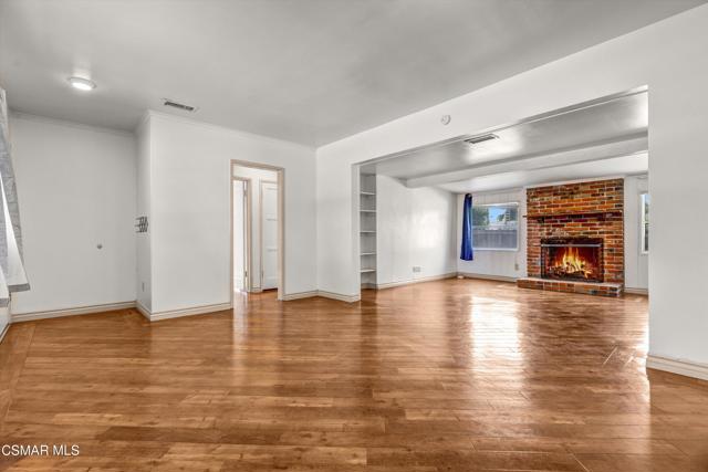 17400 Cantlay Street, Lake Balboa CA: https://media.crmls.org/mediaz/229422a9-134a-46f9-8e98-e0243b763fe0.jpg