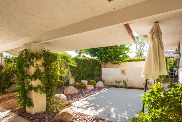 9 Wake Forest Court, Rancho Mirage CA: https://media.crmls.org/mediaz/229474e3-5d9b-407a-9b6f-d3522c6446ad.jpg