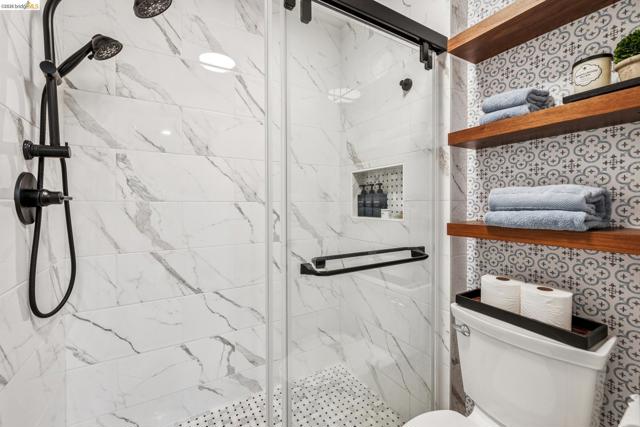 2090 Shady Creek Pl., Danville CA: https://media.crmls.org/mediaz/2294a55b-b7fa-41a5-b4cc-d51af2c39cee.jpg