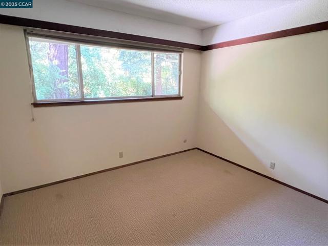 67 Brookwood Rd, Orinda CA: https://media.crmls.org/mediaz/22954db6-69e0-4db2-8e13-e4b7410df146.jpg