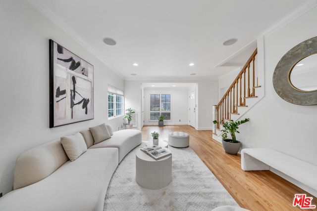 8011 Rayford Drive, Los Angeles CA: https://media.crmls.org/mediaz/2296b107-f607-4da9-8227-272a2e1494b7.jpg