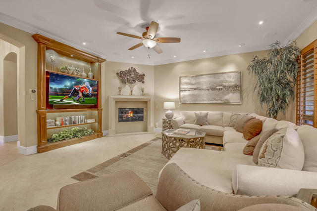 48611 Sojourn Street, Indio CA: https://media.crmls.org/mediaz/22980f9f-ecde-4445-938b-022b51f2d43d.jpg