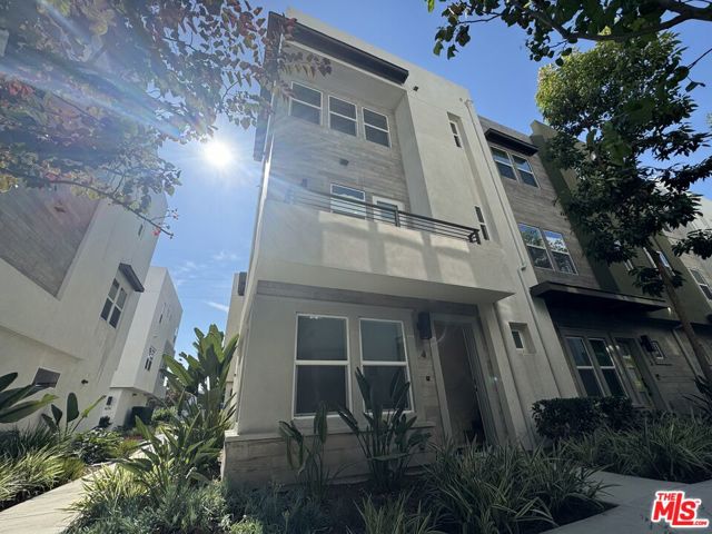 905 E Mason Lane, Anaheim CA: https://media.crmls.org/mediaz/2298150c-9b4b-4bcb-b66d-861dcac5309e.jpg