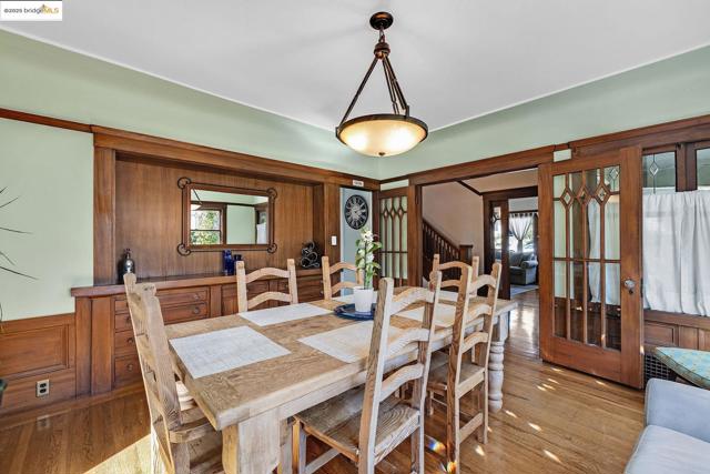 1047 Ranleigh Way, Piedmont CA: https://media.crmls.org/mediaz/22981fcd-420b-4d54-a05d-b57a554540e2.jpg