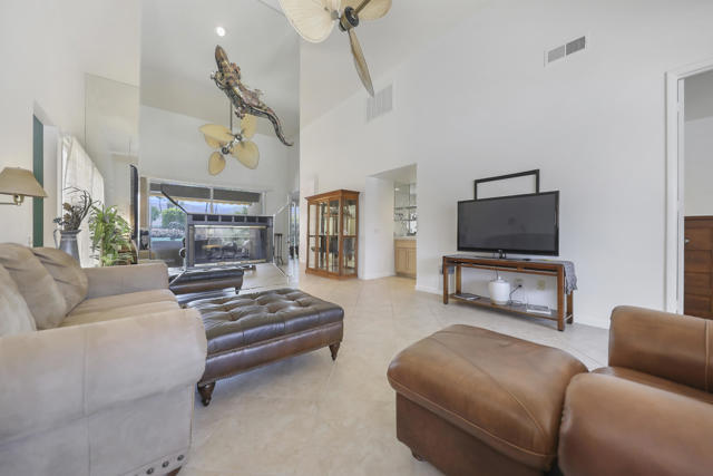 141 Lake Shore Drive, Rancho Mirage CA: https://media.crmls.org/mediaz/22989c98-4c41-42ac-a77b-dc58e2fe2a27.jpg