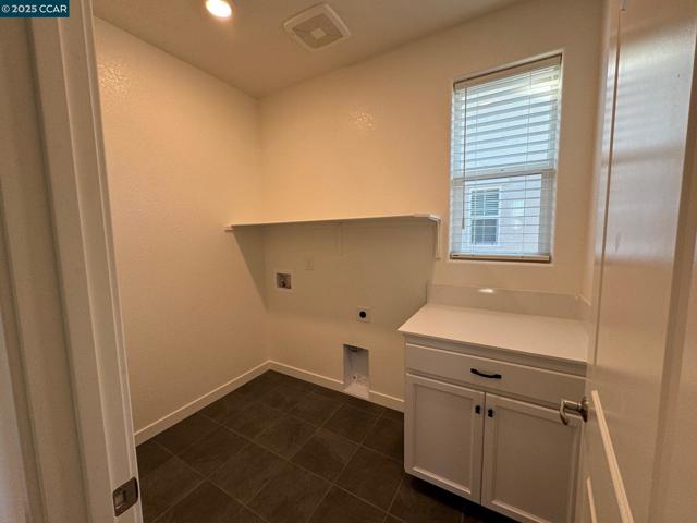 4786 Cantrell Dr, Folsom CA: https://media.crmls.org/mediaz/2298acea-6754-499b-9cfd-a85650e8eff9.jpg