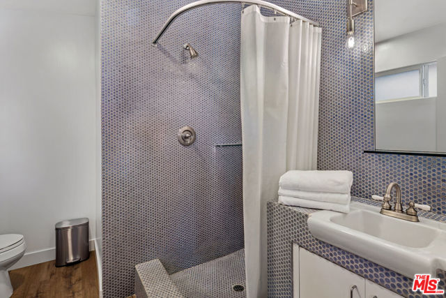 9432 Sierra Mar Place, Los Angeles CA: https://media.crmls.org/mediaz/2298c1b3-bb96-41c7-aef5-a9b8d74a7eac.jpg