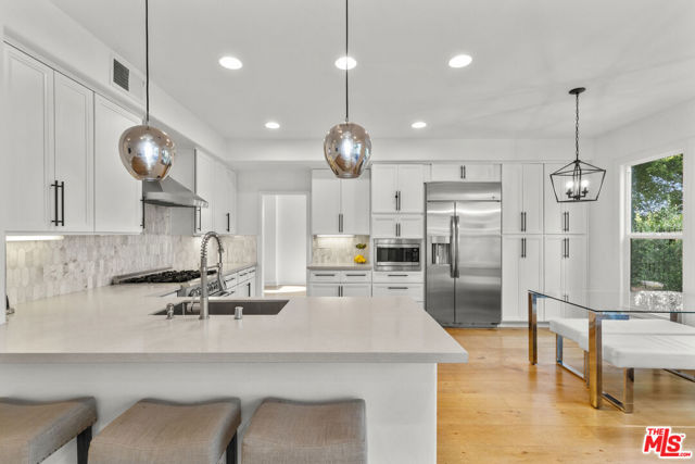 4370 Park Monte Nord, Calabasas CA: https://media.crmls.org/mediaz/2298e9ad-bae9-4805-a45d-6b9c97010b39.jpg