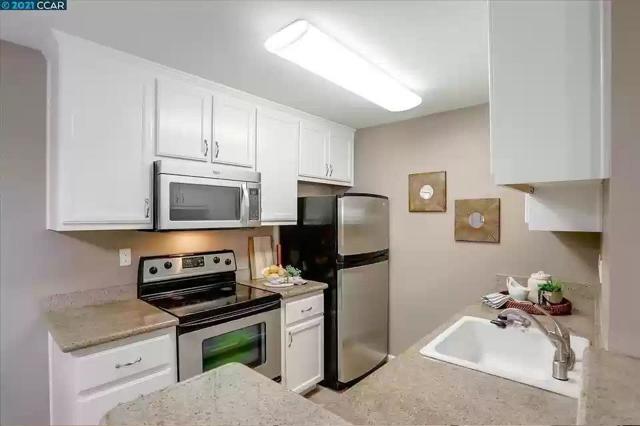 2695 Somerset Park Circle, San Jose CA: https://media.crmls.org/mediaz/22991a59-6100-4c0d-890e-5da773a33563.jpg