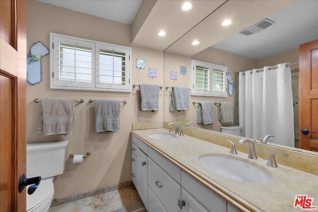 2973 Hutton Drive, Beverly Hills CA: https://media.crmls.org/mediaz/22996039-6623-4efd-9a83-c9dcef56b71a.jpg