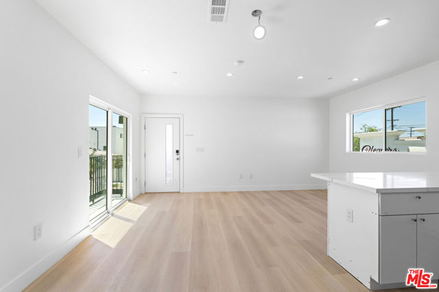 10963 Calvert, North Hollywood CA: https://media.crmls.org/mediaz/229972ac-21c6-42f4-accd-2f3bf9b08263.jpg