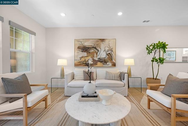 33105 Via Vicenza, San Ramon CA: https://media.crmls.org/mediaz/229a35bc-8292-4b19-937c-85a571bae060.jpg
